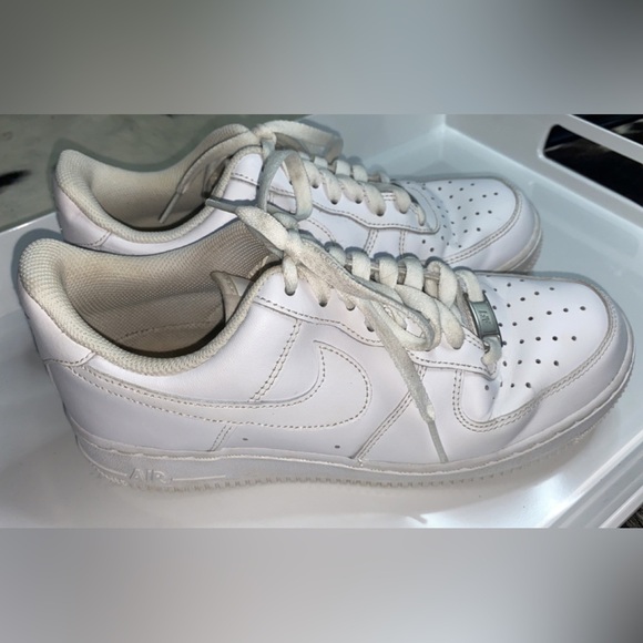 Nike Air Force 1 Size 9 All White Has minimal wear shown needs good cleaning - Picture 7 of 16